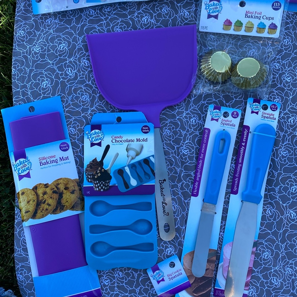 Baking gift bundle. This is a bundle of six baking items.